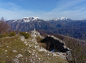Resti di un castrum sulla sommit&agrave; di Vena Rocca.