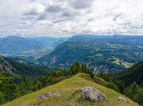 Vista a valle (Val Sugana sulla sx) da Pra Longo.