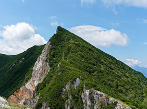 Vista sulla Terza Cima di cui scorgiamo la spettacolare Parete Est.