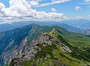 La Cresta Sud-Ovest del Becco di Filadonna ripresa dalla cima.