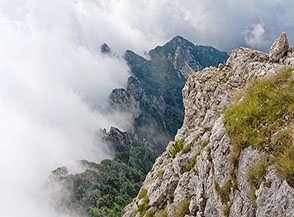 Dal Monte Cornetto vista sulla frastagliata cresta del Sengio Alto.