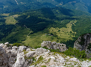 I pascoli di Alpe Campogrosso visti dal Monte Cornetto.