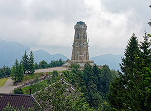 Arrivo all&rsquo;Ossario del Pasubio: un sacrario militare dedicato ai caduti della Prima Guerra Mondiale.