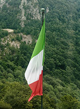 &ldquo;Sventola il tricolore&ldquo; (Ossario del Pasubio).