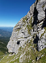 In traverso sul fianco occidentale del Cimone di Santa Colomba.