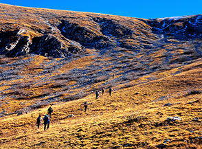 Risalendo il Circo dell&rsquo;Ortella verso la cresta sommitale.