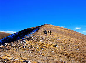 Sulla via del ritorno lungo la Cresta Ovest del Monte di Valle Caprara.