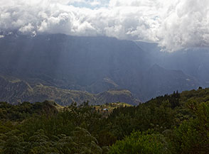 Lance di luce sul Cirque de Mafate.