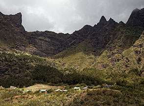 Le casette di Marla ai piedi del Col du Ta&iuml;bit.