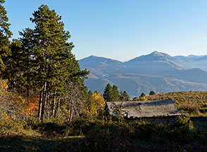 Vista dal Rifugio del Vellaneto (di cui si vede il tetto).