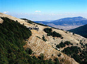 A mezza costa sul versante orientale del Monte Autore verso la Sella del Narciso.