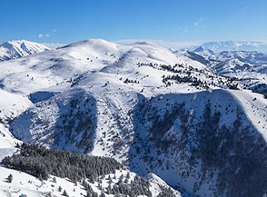 Affaccio sul Fosso del Ferone che ci separa dal Monte Stabiata (sullo sfondo).