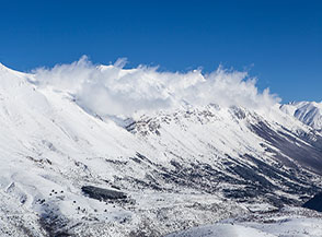 Affaccio sulla Valle Ruella o di Vasto chiusa dalla Cresta Occidentale del Gran Sasso.