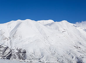 Il Monte Ienca ed il Pizzo di Camarda ripresi dal Monte Stabiata.
