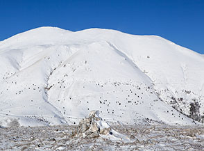 Il Monte San Franco ammantato di neve ripreso dallo Stabiata.