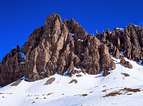 La fantastica sequela di guglie e pilastri sulla Parete Ovest del Gran Ser&ugrave;.