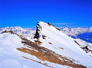 Dalla Cappella del Monte Thabor vista sull&rsquo;affilato picco innominato di 3105m.