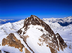 Il Picco del Tabor tocca il cielo a 3207m.