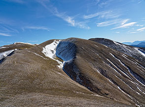 Colle di Mezzo e Colle Renose (in secondo piano sulla dx) ripresi da Colle Caola.