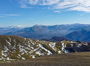 Panorama verso est da Colle Renose, di fronte a noi i Monti di Campo Felice.