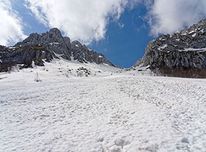 Il Canalone Maiori: un bianco scalone verso il cielo.