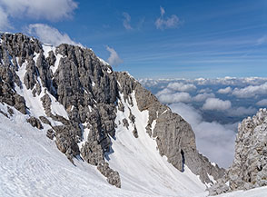 La Parete Est del Monte Sirente affacciata sul Canalone Maiori.