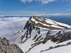 La cresta orientale della catena del Sirente verso Cima Palazzo (la Castellina).