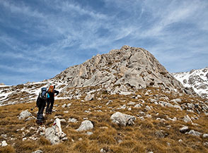 Primi contrafforti rocciosi rimontando la Cresta Sud-occidentale del Velino.
