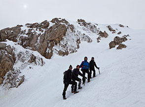 &ldquo;Black and blue&ldquo; (inizio discesa nel Canalone Sud del Monte Velino).