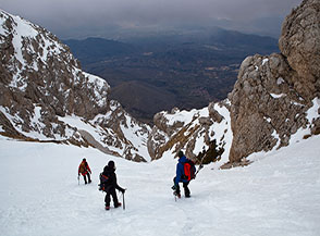 Calando verso il centro del Canalone Sud del Velino.