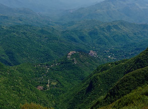 Il paese di Civitella ripreso dalla cima del Monte Pellecchia.