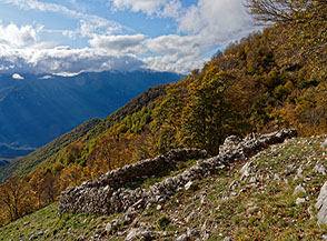Vecchio recinto in pietra con ricovero nel Vallone Maltempo.