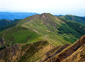 Il proseguimento della cresta del Corno alle Scale verso sud.