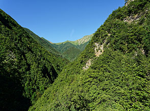 La profonda Valle del Sila dove ci s&rsquo;inoltra per raggiungere il Rifugio Segavecchia.