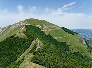 Dalle Balze degli Spicchi vista sul Monte Catria.