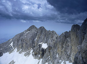 Nuvole minacciose sulle vette del Corno Grande.