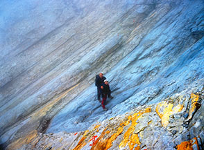All&rsquo;uscita della Via Ferrata dei Ginepri ex Brizio su placche inclinate alla testata del Vallone dei Ginepri.