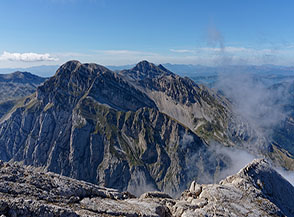 Il Pizzo d&rsquo;Intermesoli ed il Monte Corvo ripresi dal Corno Piccolo.