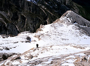La Cresta Nord-Ovest del Corno Piccolo, che collega la cima con quella della Prima Spalla (sul fondo).