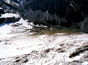 Il selvaggio Vallone dei Ginepri sprofonda in Val Maone (dal Sentiero Ventricini).