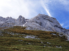 Sul Versante Nord del Corno Piccolo, subito a sx della Prima Spalla, l&rsquo;uscita del Canale Sivitilli (innevato).