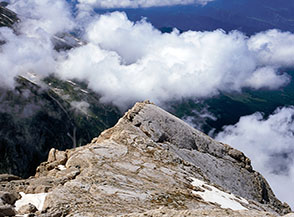 Alpinisti in vetta alla Prima Spalla del Corno Piccolo.