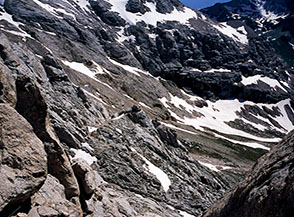 Dalla Via Danesi (via ferrata) affaccio sul Vallone dei Ginepri.