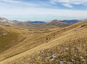 L&rsquo;ampia e dolce Sella Archette si apre verso Campo Imperatore.