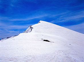 La bianca piramide della Lota.