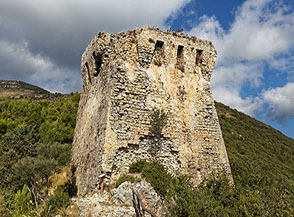 Torre Spinosa, una delle meglio conservate delle antiche torri di avvistamento lungo la Costa Cilentana.