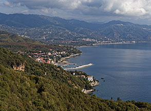 Vista sul porticciolo di Scario ai margini del Golfo di Policastro.