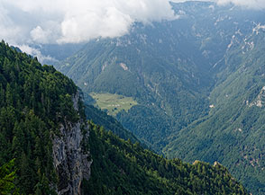 Vista sul Passo della Borcola dal Cengio Rosso.