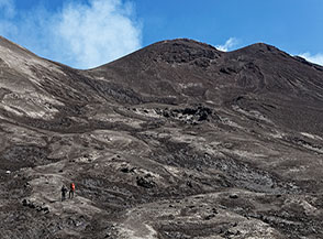 Versante Ovest dell&rsquo;Etna: vista sul Cratere di Sud-Est.