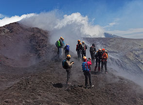 Nel tratto di diaframma che separa il Cratere Centrale dal Cratere di Nord-Est dell&rsquo;Etna.